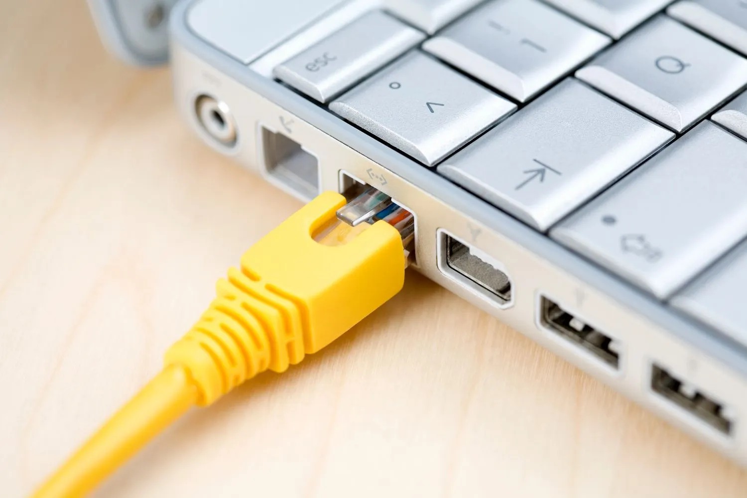 how to plug ethernet into laptop